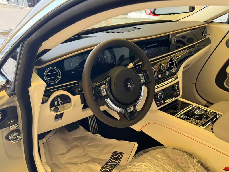 Rolls Royce Spectre 8