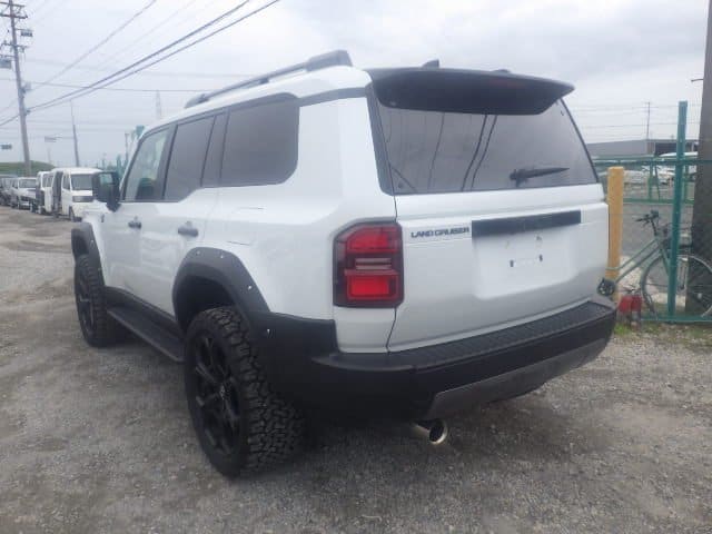 Toyota Land Cruiser LC250 2