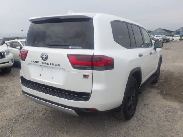 Toyota Land Cruiser LC300 2