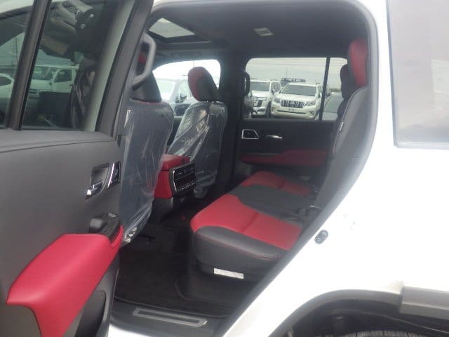 Toyota Land Cruiser LC300 5