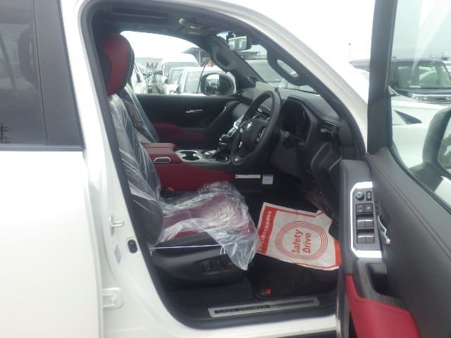 Toyota Land Cruiser LC300 7