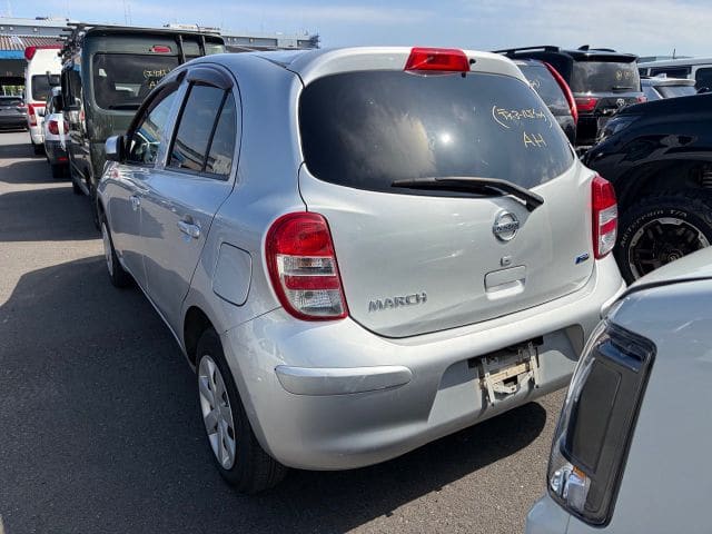 Nissan March 4