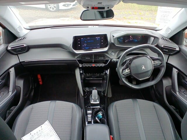 Peugeot 2008 8