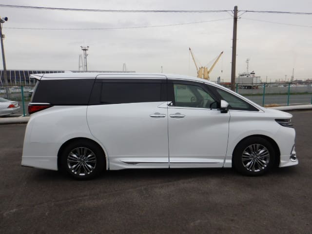 Toyota Alphard 3