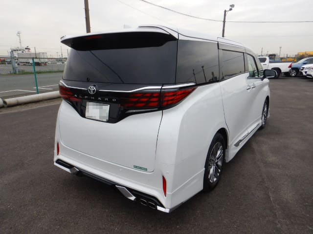 Toyota Alphard 4
