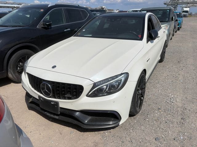 Mercedes Benz AMG C63 2