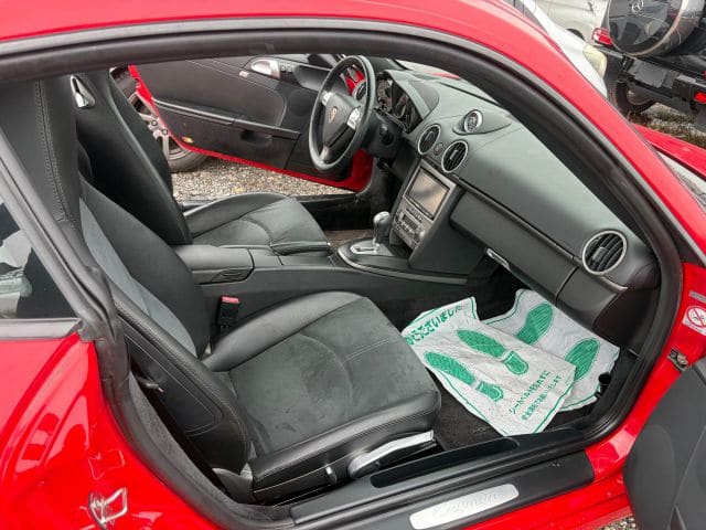 Porsche Cayman 6