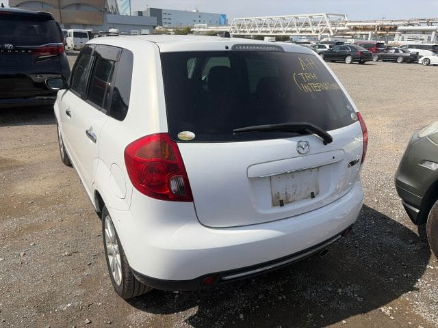 Mazda Verisa 3