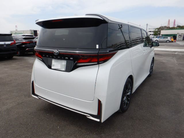 Toyota Vellfire 4