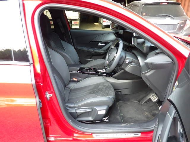 Peugeot E-208 5