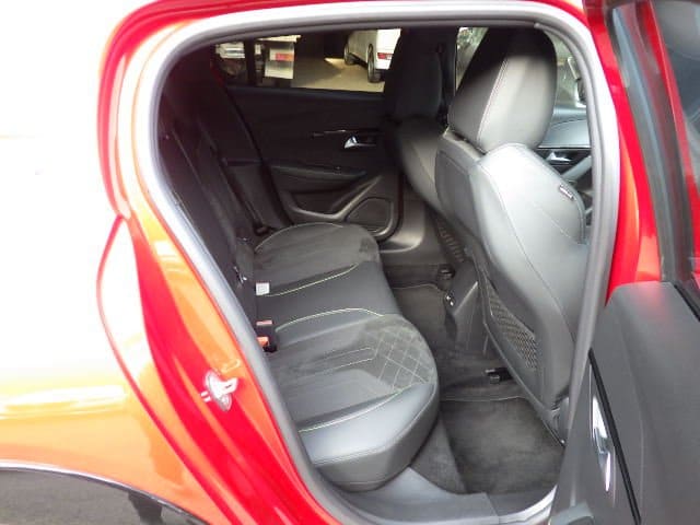 Peugeot E-208 6