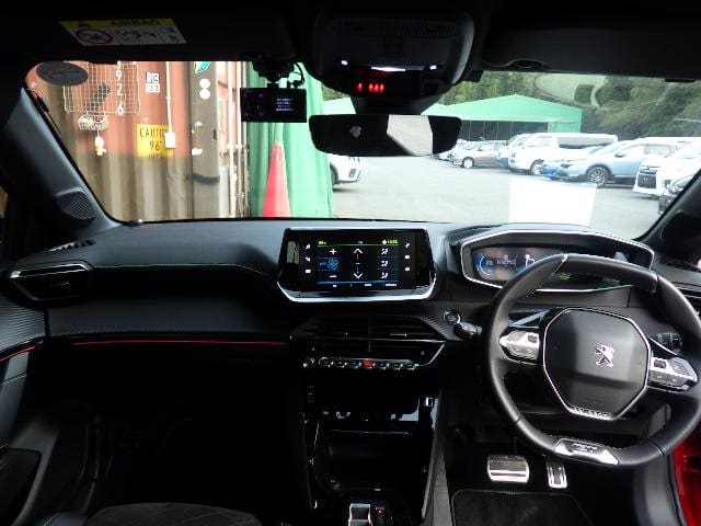 Peugeot E-208 7