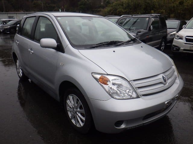 2005 Toyota IST