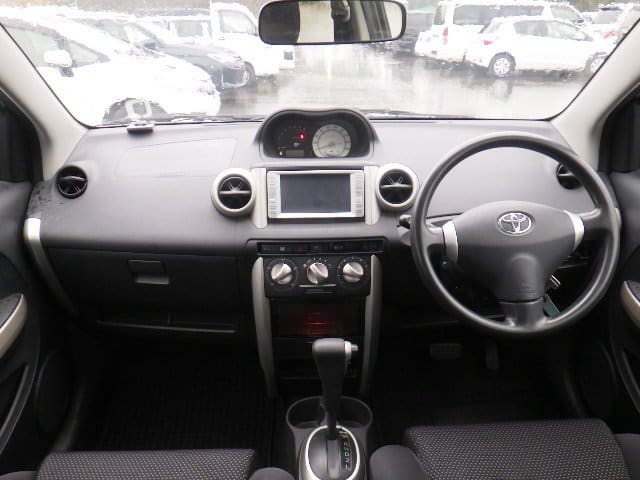 Toyota IST 7