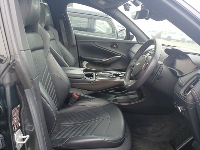 Aston Martin DBX707 5