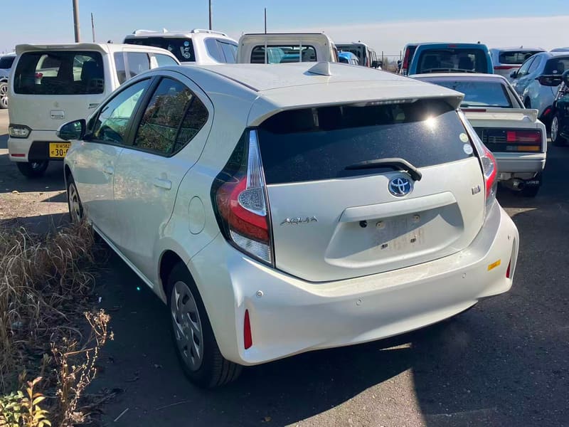 Toyota Aqua 4