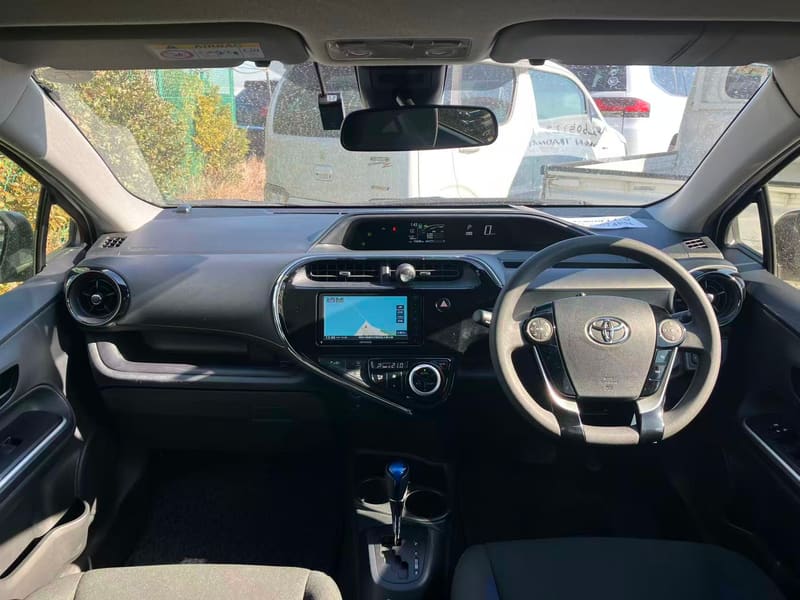Toyota Aqua 7