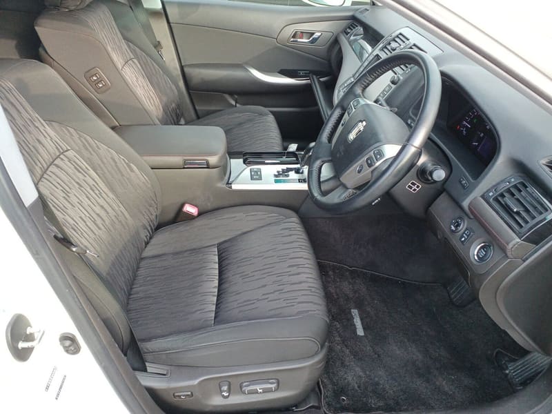 Toyota Crown 5