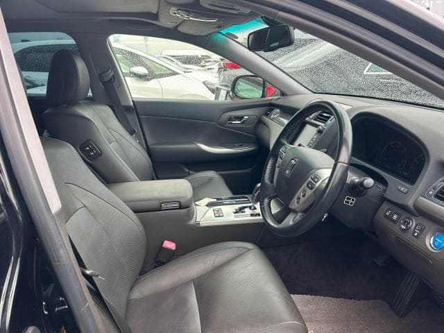 Toyota Crown 5