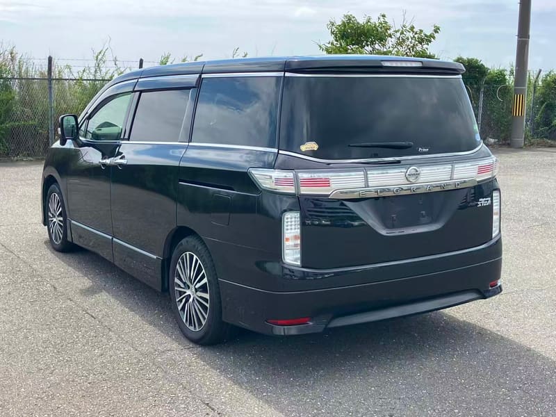 Nissan Elgrand 4