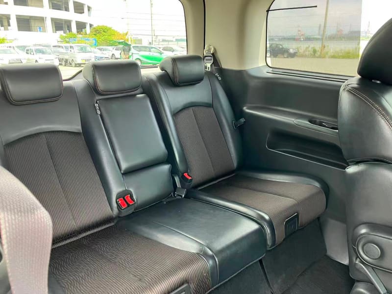 Nissan Elgrand 6