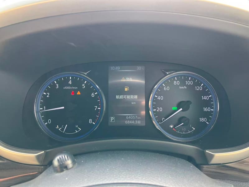 Nissan Elgrand 8