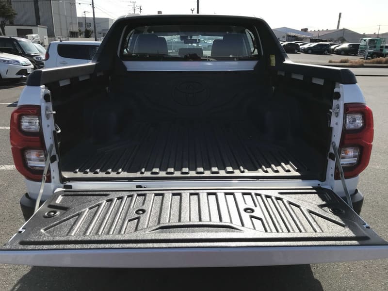 Toyota Hilux 5