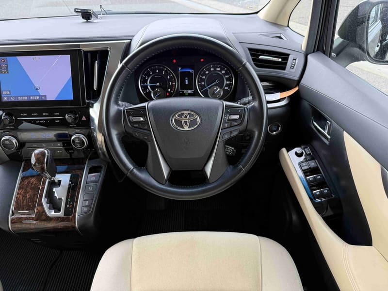 Toyota Alphard 8