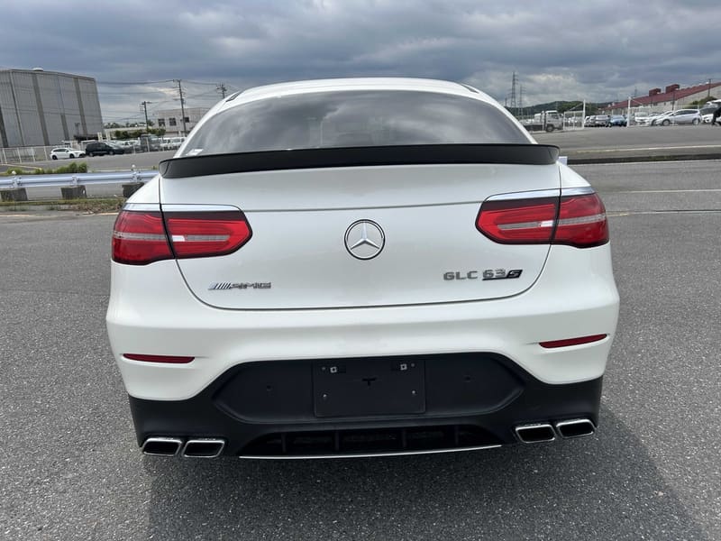 Mercedes Benz AMG GLC63 S 4