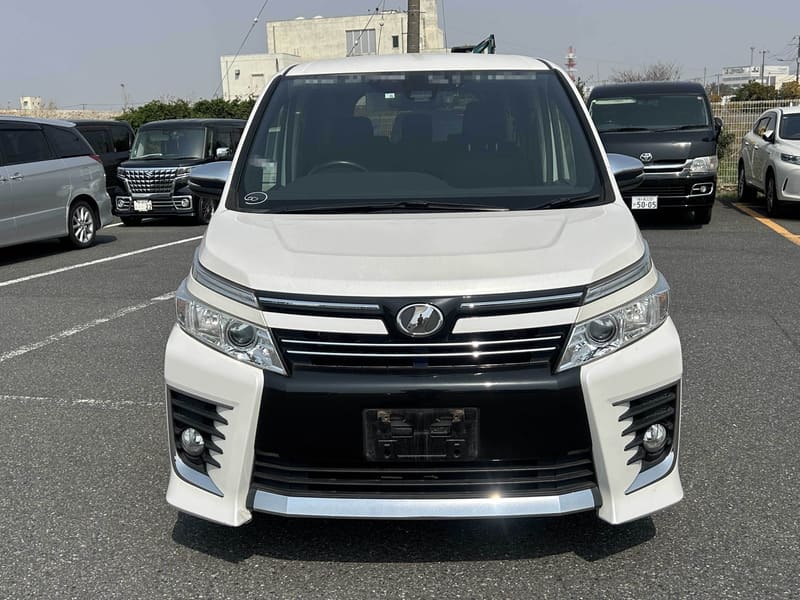 Toyota Voxy 2