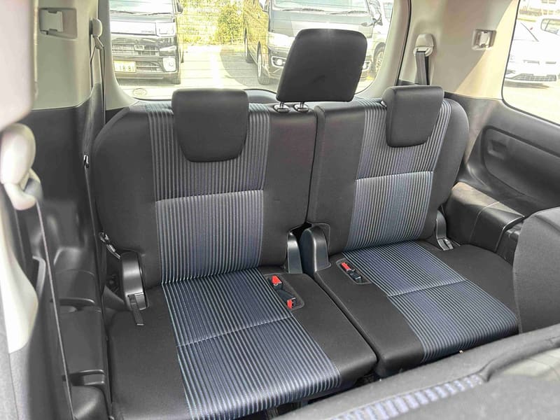 Toyota Voxy 5