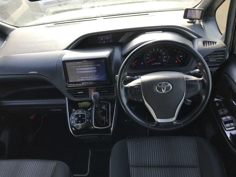 Toyota Voxy 5