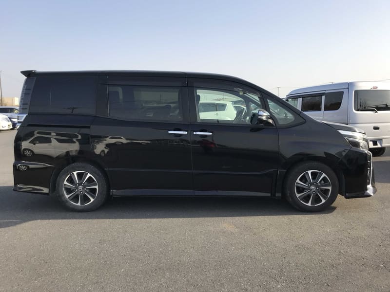 Toyota Voxy 7