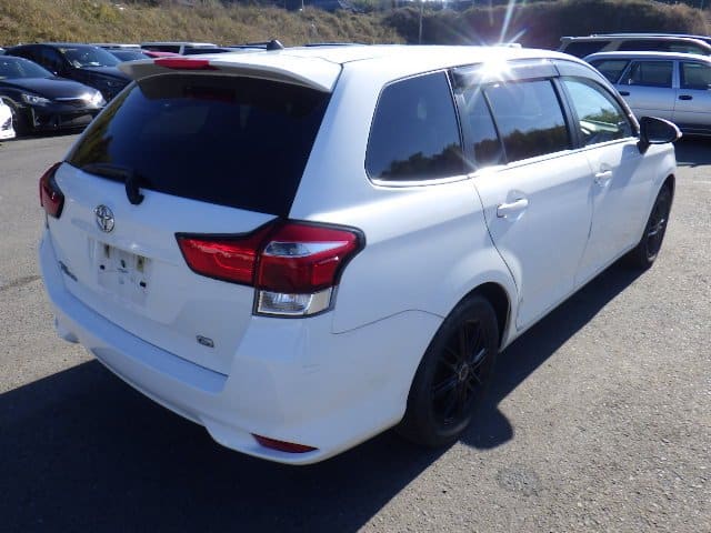 Toyota Corolla Fielder 4