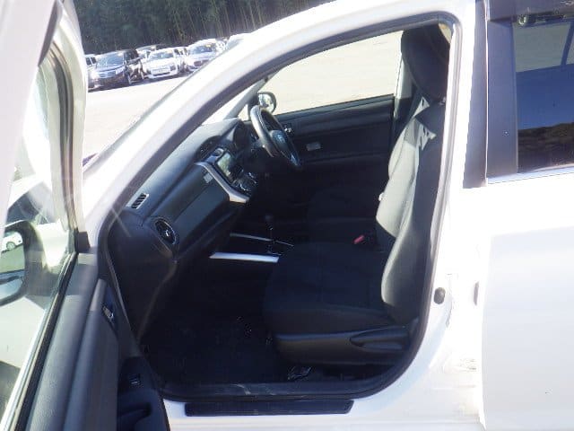 Toyota Corolla Fielder 5