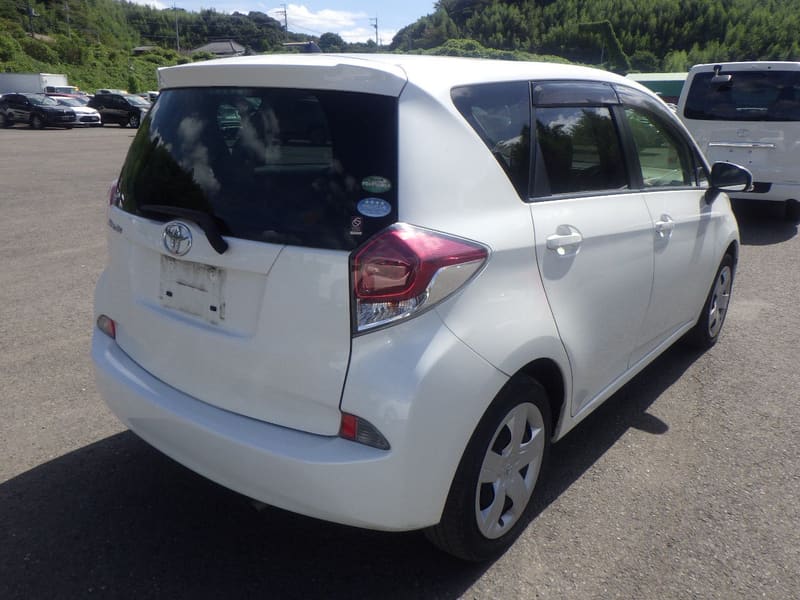Toyota Ractis 3