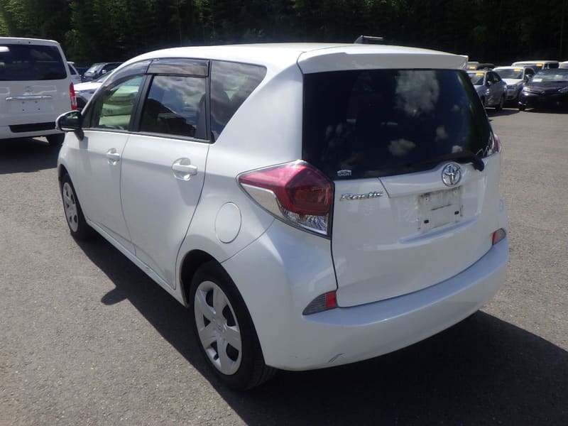 Toyota Ractis 4