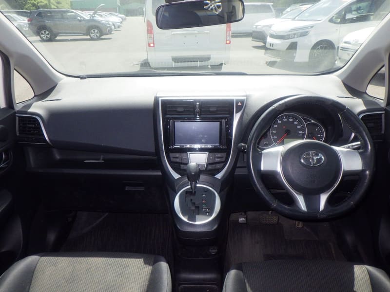 Toyota Ractis 6